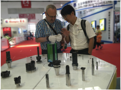 富耐克亮相2016年國際機床展并榮獲“最佳服務(wù)品牌”獎